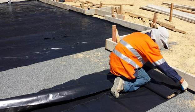 如何用復(fù)合土工膜替代傳統(tǒng)粘土心墻?